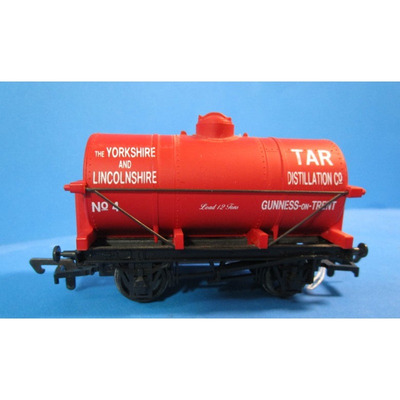 B580 DAPOL 12 Ton tanker wagon “YORKSHIRE & LINCOLNSHIRE TAR DISTALATION Co.”- UNBOXED