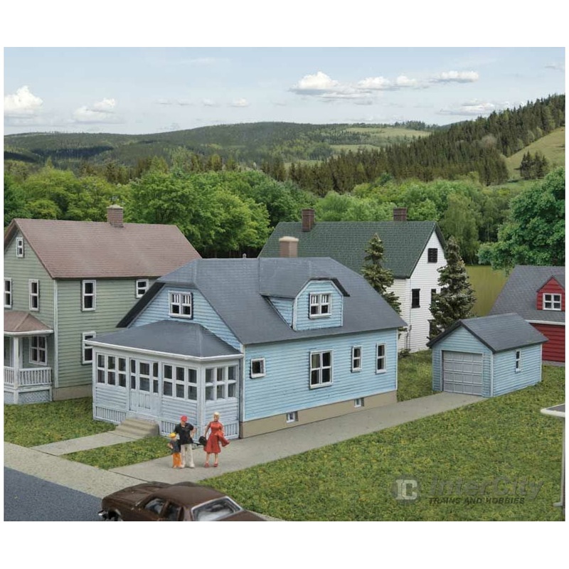 Walthers Cornerstone 3889 American Bungalow — Kit – 3-7/16 x 2 x 2″ 8.7 x 5.1 x 5.1cm