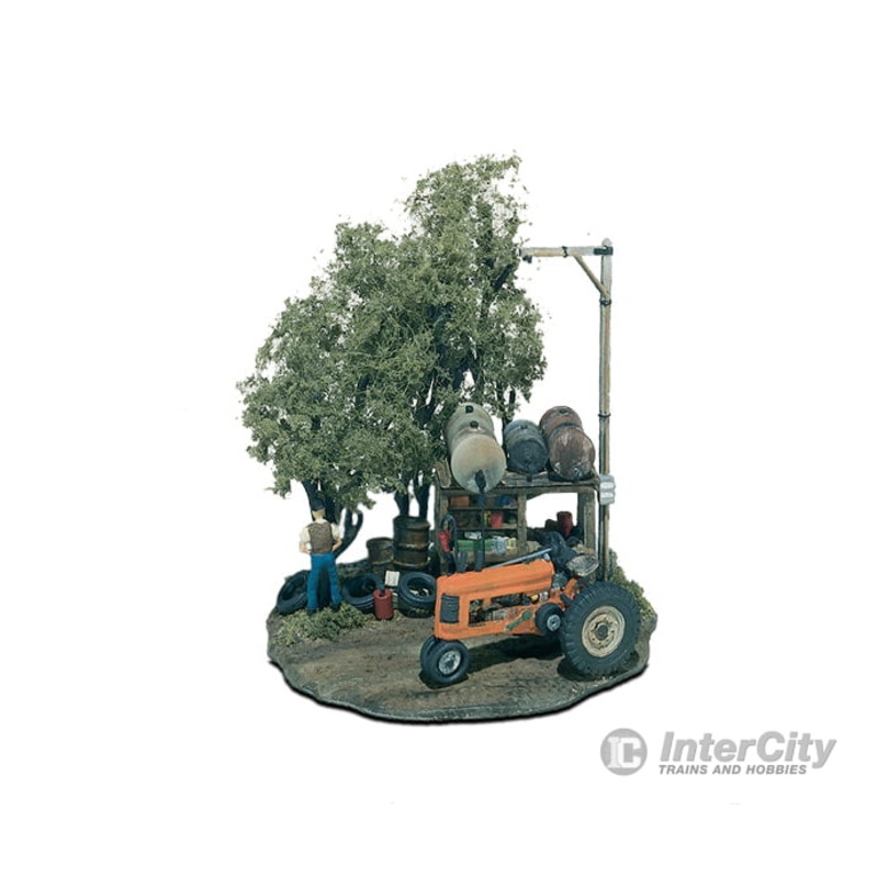 Woodland Scenics 112 Mini-Scene(TM) Unpainted Metal Kit — Tractor Pit Stop