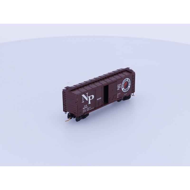 Micro Trains 22177-1 N 40′ Standard Box Car Plug & Sliding Door Northern Pacific (NP) 8292 (#2)