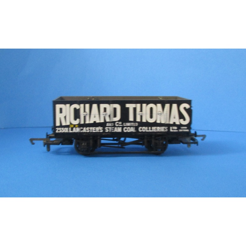 R6071 HORNBY  21 ton mineral wagon “Richard Thomas” – BOXED