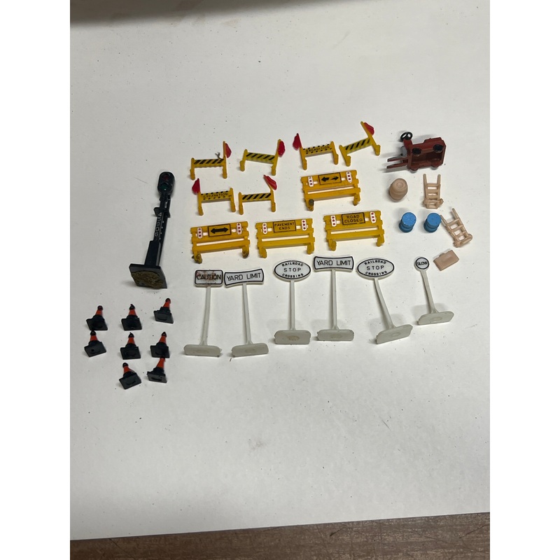 HO scale bargain Accessory Pack G Layout Finds