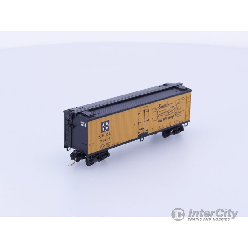 Micro Trains 47220 N Reefer, 40′, Wood Sheathed Santa Fe (SF) 26206