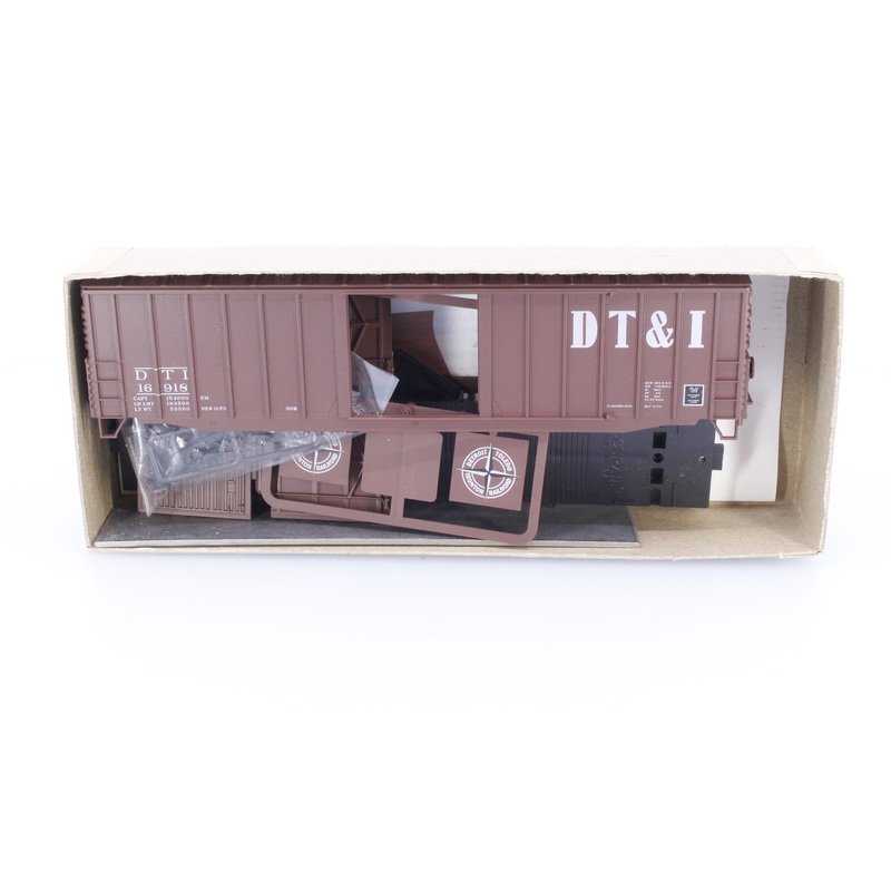Accurail 5647 HO 50′ Ext. Post. Boxcar Detroit Toledo and Ironton (DTI) 16918