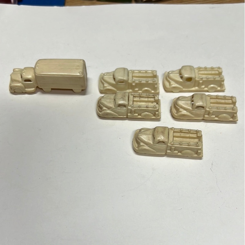 Lot of 6 1.5-2 in white plastic vintage cars