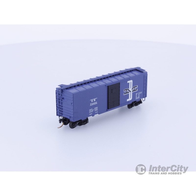 Micro Trains 20300 N 40′ Standard Box Car Single Door Boston and Maine (BM) 74400