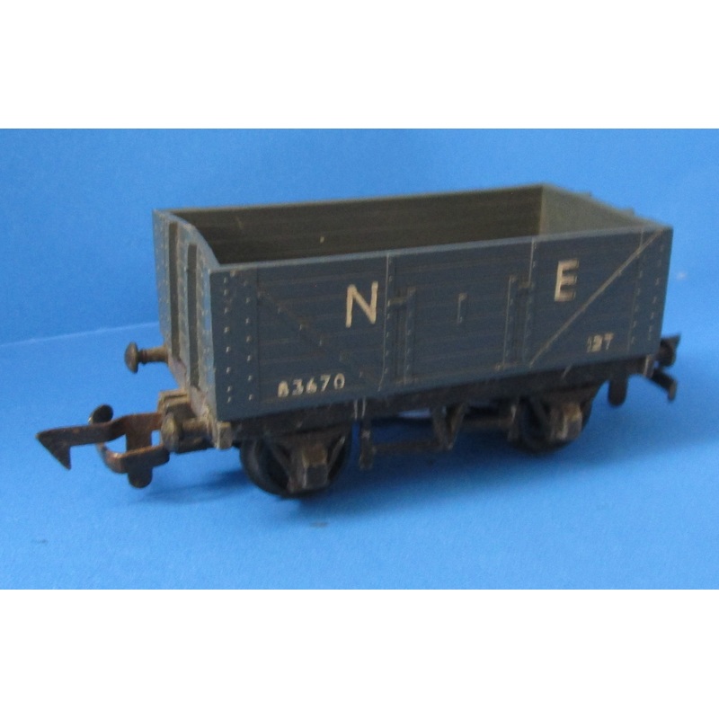 R10A-P02 HORNBY 7 Plank NE Wagon 83670 – UNBOXED