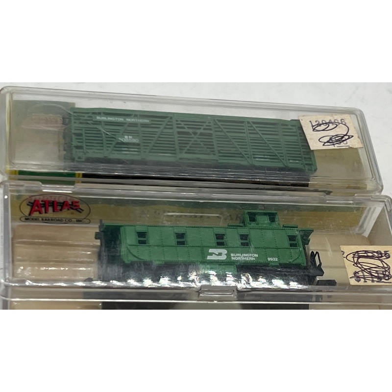 Atlas 35651 Model Power 3441 Burlington Northern Cattle Car & Caboose N SCALE Like New