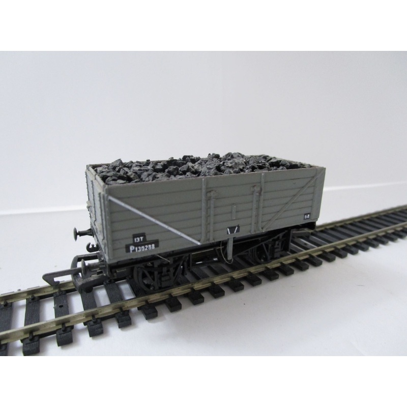 B10-P001 DAPOL 7 plank wagon in BR grey P130288 with load – BOXED