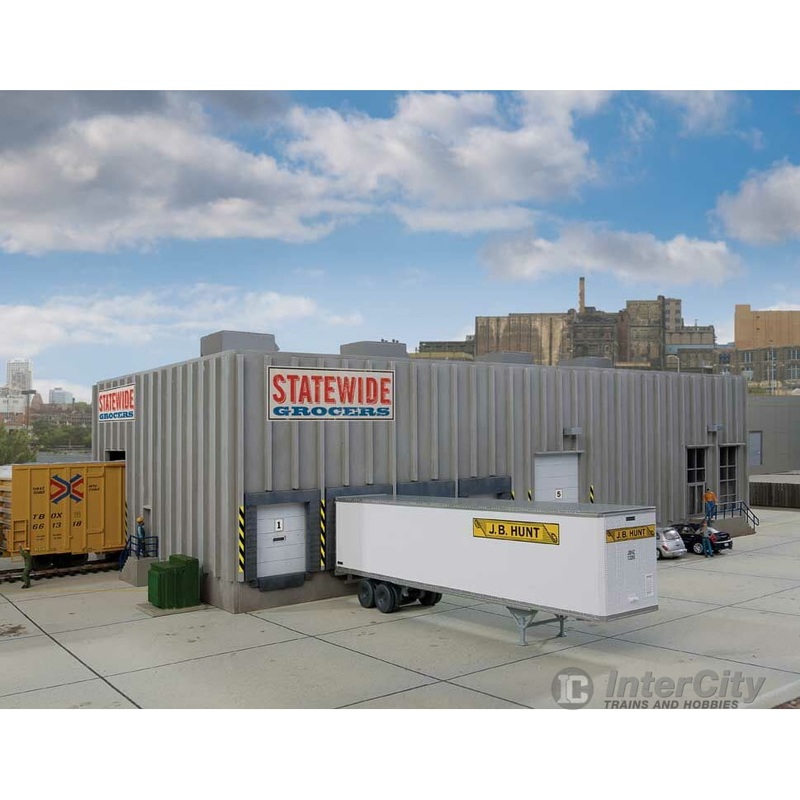 Walthers Cornerstone 4105 Modern Concrete Grocery Warehouse — Kit – 16-7/8 x 8-11/16 x 4-1/2″ 42.8 x 22 x 11.4cm