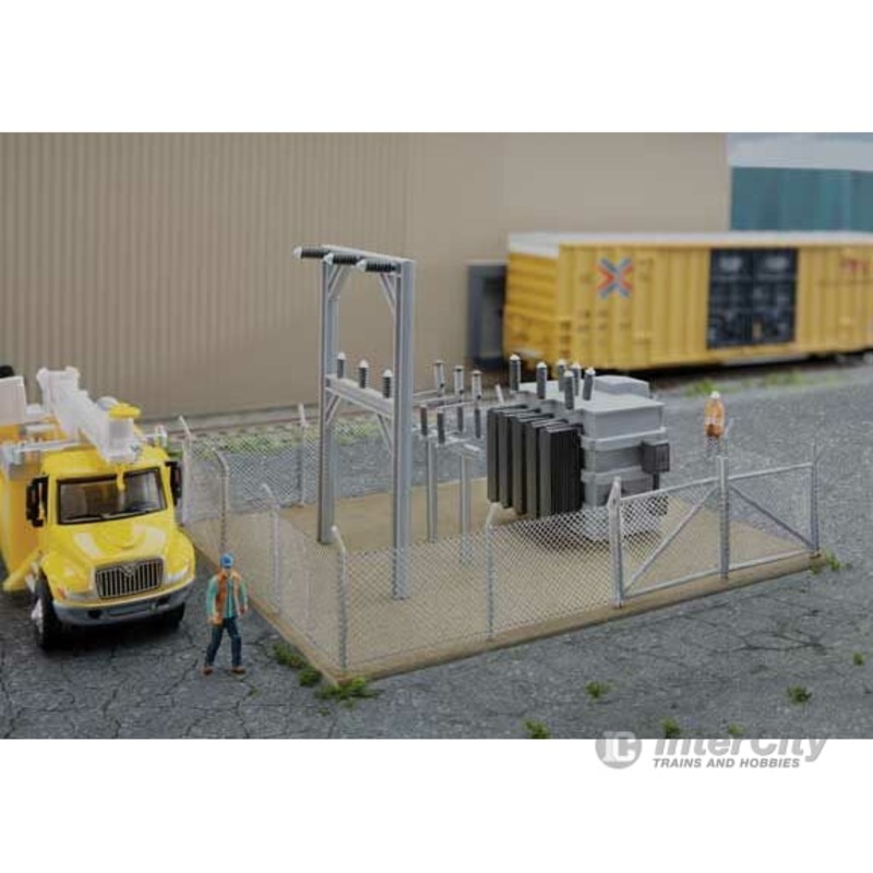 Walthers Cornerstone 4175 Small Substation — Kit – 5 x 3-13/16 x 2-7/8″ 12.7 x 9.7 x 7.3cm