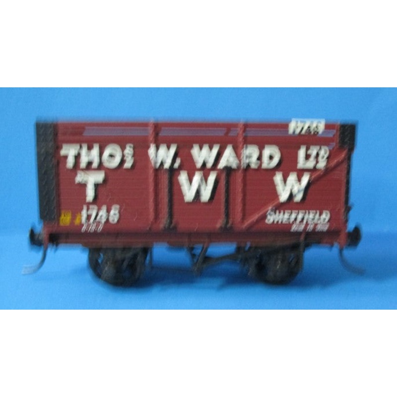 37179-K01 MAINLINE 7 Plank Wagon with coal rail – ‘Thomas W Ward’ 1746 KADEE – BOXED