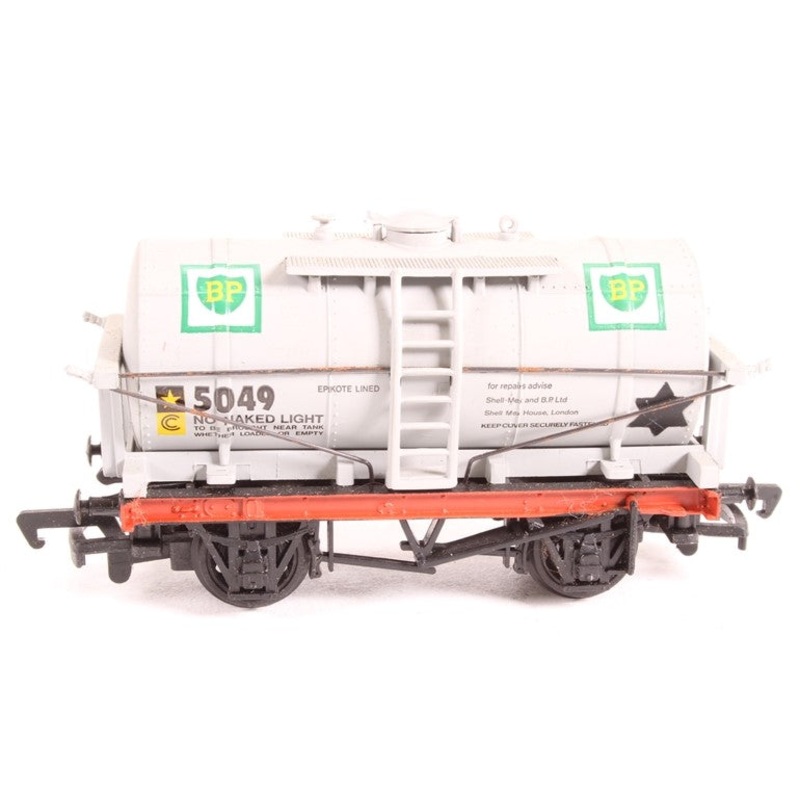 937135 MAINLINE  12Ton Tank Wagon – ‘BP’ – UNBOXED