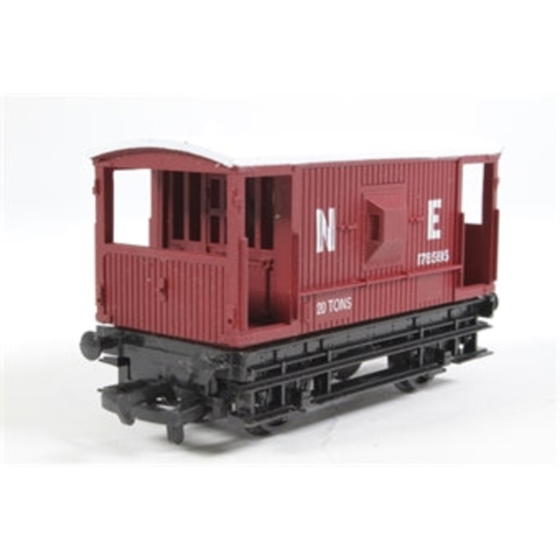 37140 MAINLINE 20T Brake van in NE Brown and white roof – UNBOXED