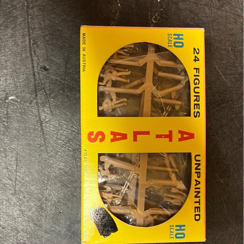 Atlas 792 set of 24 unpainted figures