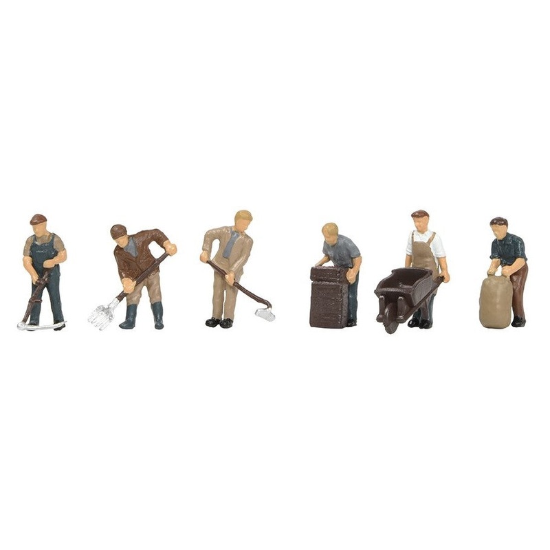 36-413 BACHMANN Post War Farming Figures: 6 hand-painted figures depicting post war farming figures in a variety of poses  – OO Gauge