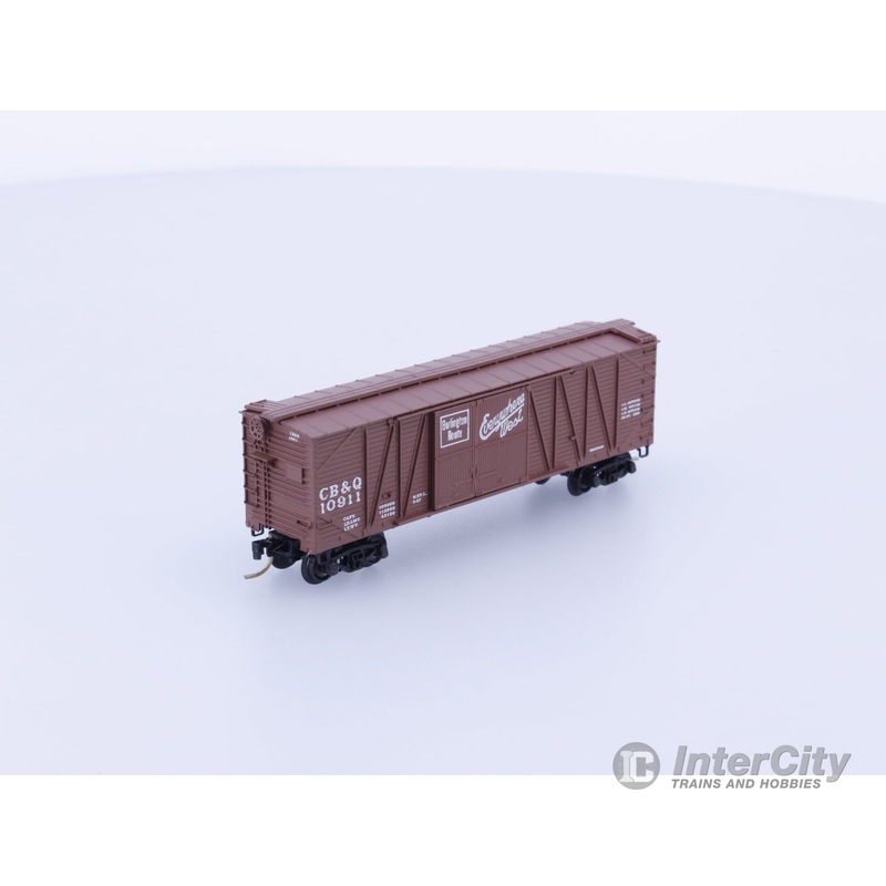 Micro Trains 29060 N 40′ Outside Braced Box Car Chicago Burlington and Quincey (CBQ) 10911