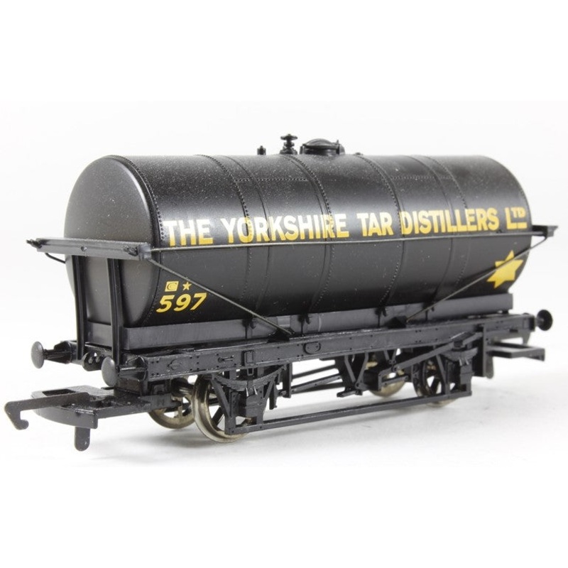 R6011 HORNBY 20 Ton Tank Wagon “THE YORKSHIRE TAR DISTILLERSLTD.” No597 – BOXED