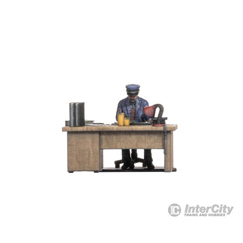 Noch 10220 HO Railway Official at his Desk