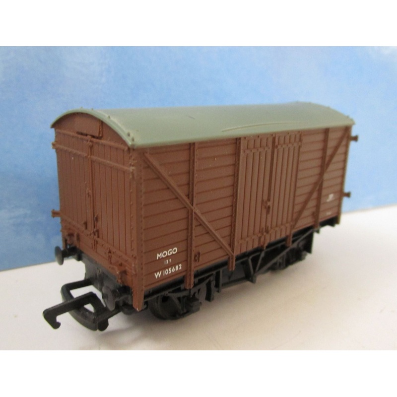 37412-P01 MAINLINE 12t MOGO van W105682 in BR brown – UNBOXED
