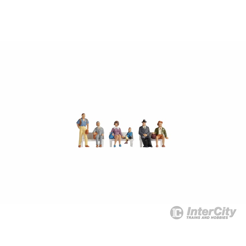 Noch 36240 N Passengers on the Platform