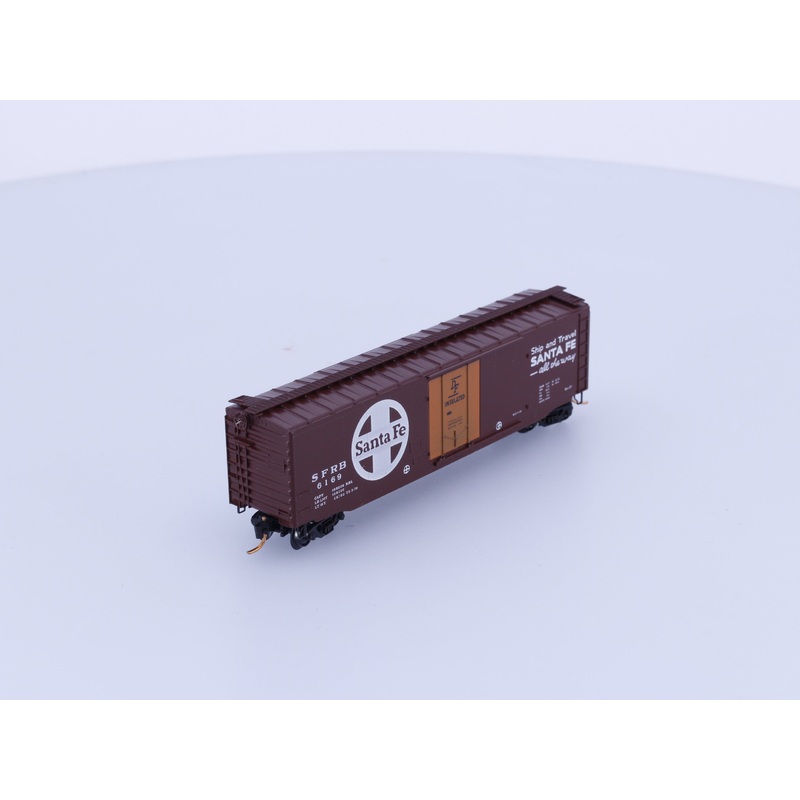 Micro Trains 32076-1 N 50′ Standard Box Car, Plug Door Santa Fe (SF) 6169