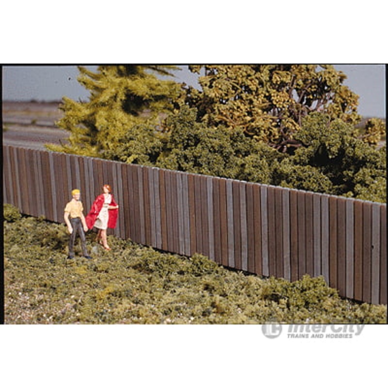 Walthers Cornerstone 3521 Wood Fence – Kit — 15″ 37.5cm Sections – Total Length: 45″ 113cm – Height: 1″ 2.5cm pkg(3)