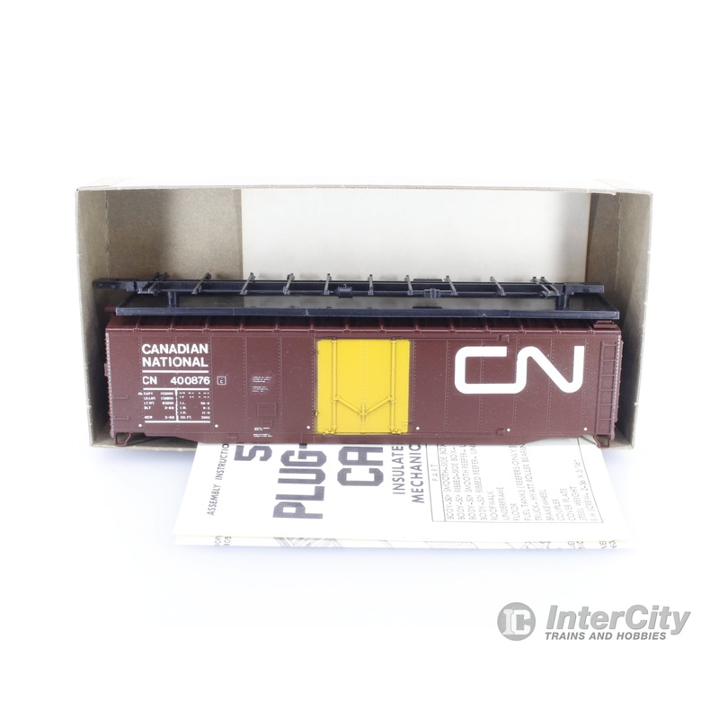 Athearn 231 HO CN Rail 50ft Steel boxcar, Plug Door with yellow Canadian National (CN) 400876