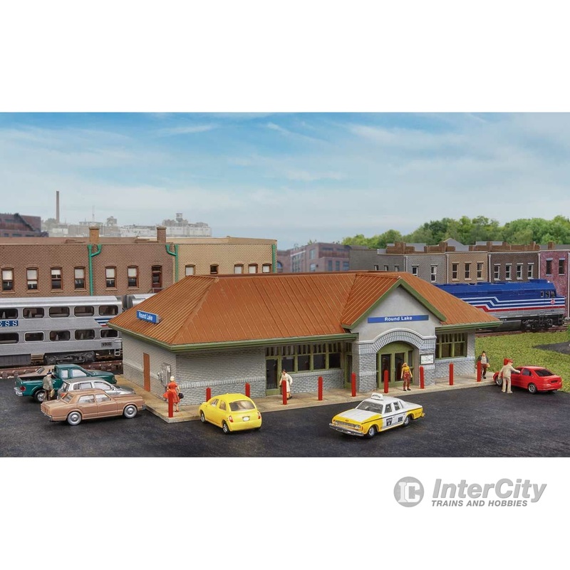 Walthers Cornerstone 3887 Modern Suburban Station — Kit – 5-3/4 x 3-5/8 x 1-3/4″ 14.6 x 9.2 x 4.4cm