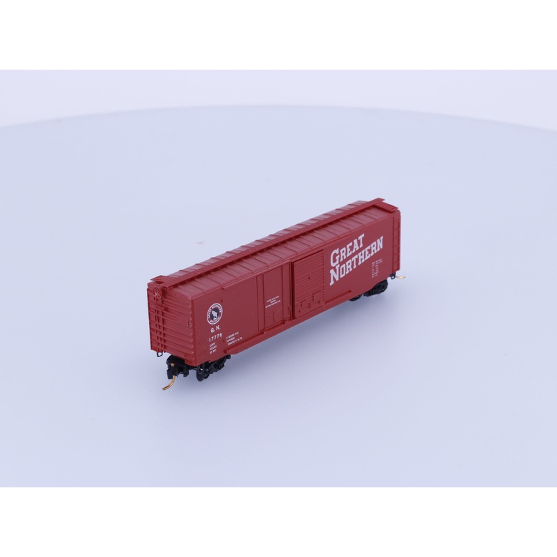 Micro Trains 33011 N 50′ Standard Box Car, Plug/Sliding Door Great Northern (GN) 17776 (#1)