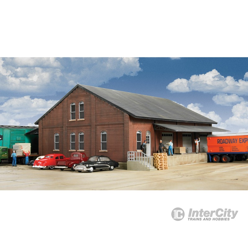 Walthers Cornerstone 2954 Brick Freight House — Kit – 9-3/4 x 9-3/8 x 4-3/8″ 24.8 x 23.8 x 11.1cm