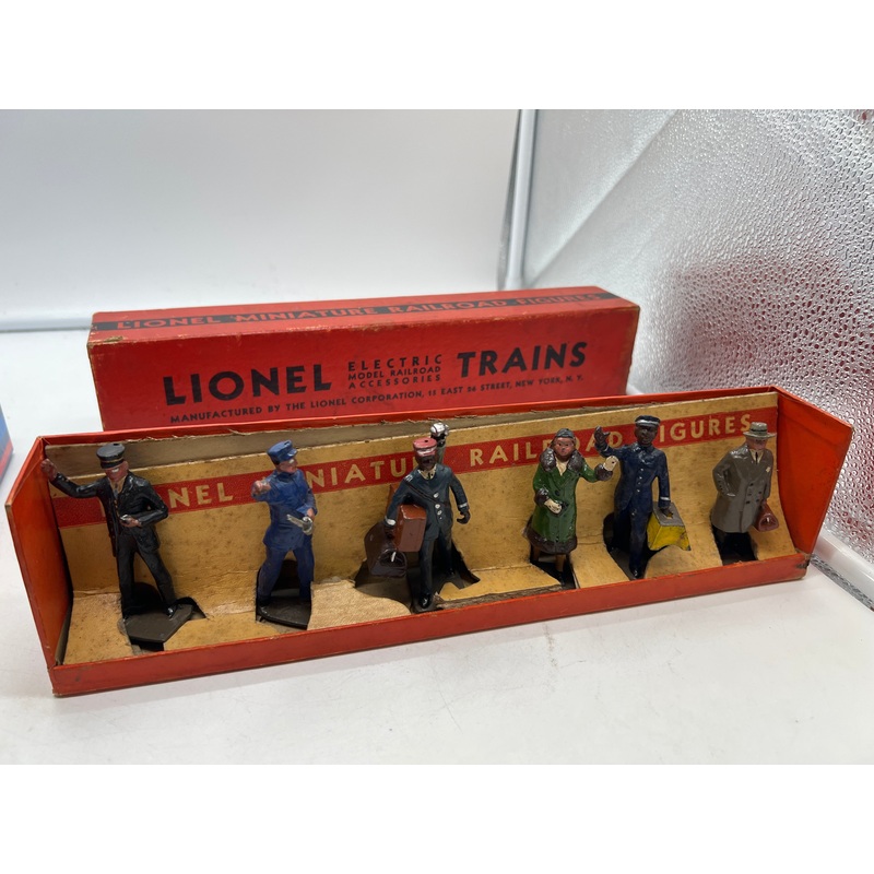 LIONEL PREWAR 550 1930S RAILROAD FIGURES (SET OF 6) STANDARD GAUGE Used Excellent porter missing one bag