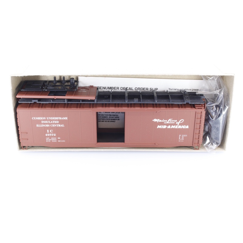 Accurail 5114 HO 50′ Plug Door Box Car Illinois Central (IC) 49572