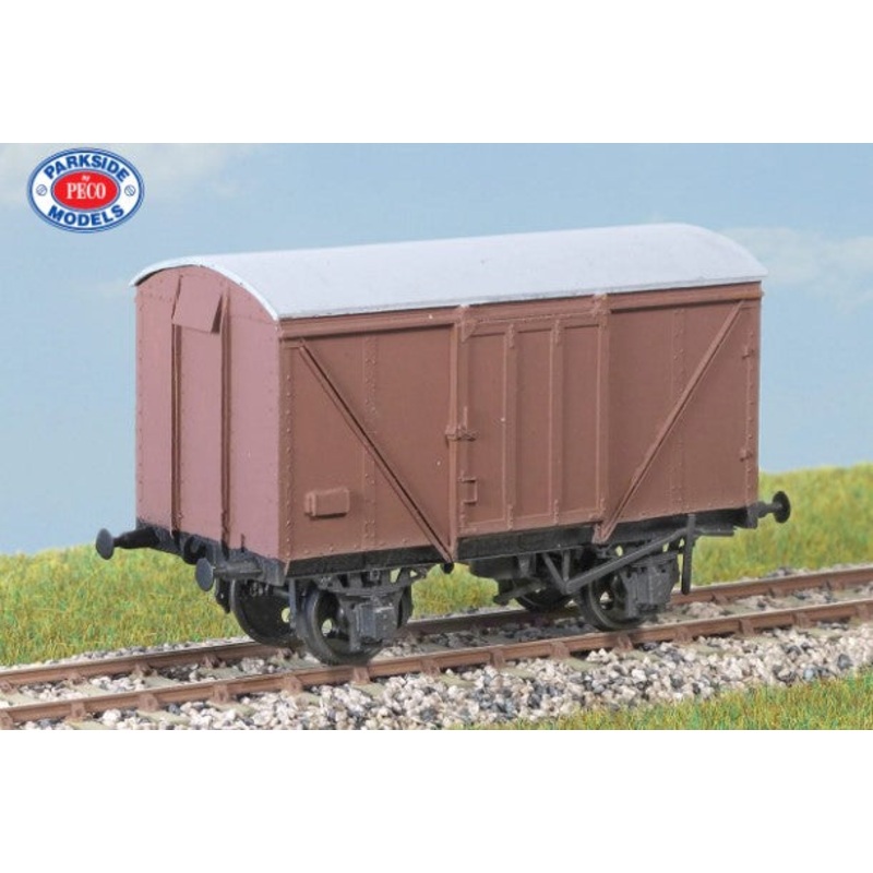 PC06A PARKSIDE LNER plywood Goods van – includes metal wheels and transfers