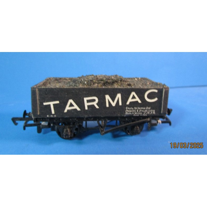 R70T PECO 5 Plank wagon “TARMAC” with load – UNBOXED