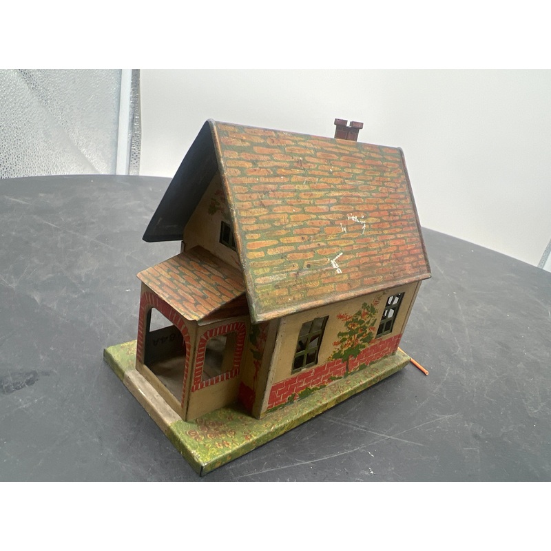 Lionel Prewar House #2 Lit (not original lighting) Used No Box as is