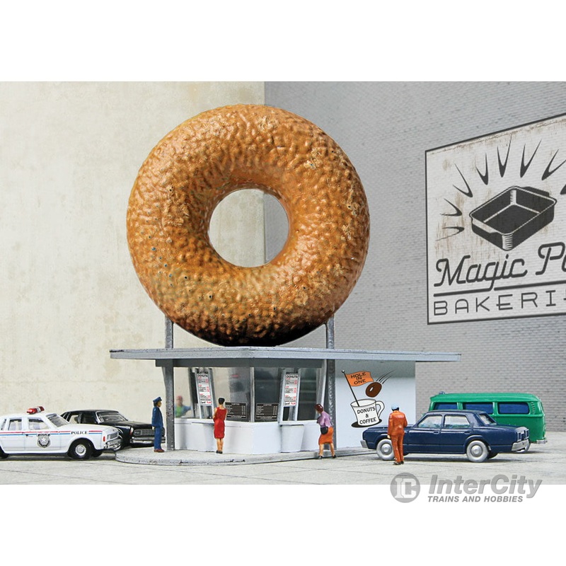 Walthers Cornerstone 3835 Hole-In-One Donut Shop — Kit – 2-7/8 x 1-1/2 x 2-7/8″ 7.3 x 3.8 x 7.3cm