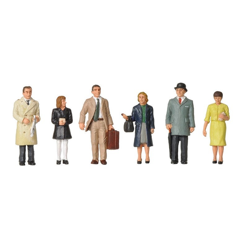 36-402 BACHMANN 1960/1970s Station Passengers Standing- OO Gauge