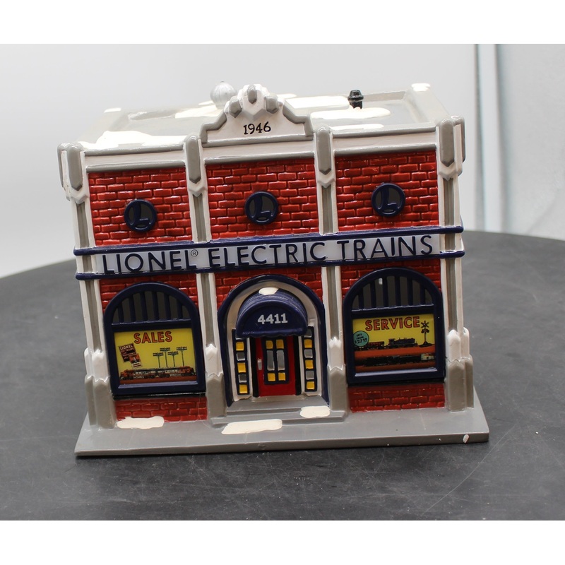 Dept 56 2202 Lionel Electric Trains Shop Snow Village  Used Excellent no light cord Damaged Box