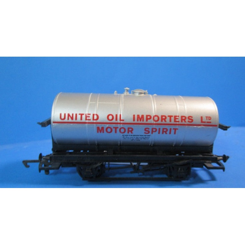 R6012-P01 HORNBY “UNITED OIL IMPORTERS Ltd.” 20 Ton Tank Wagon – UNBOXED