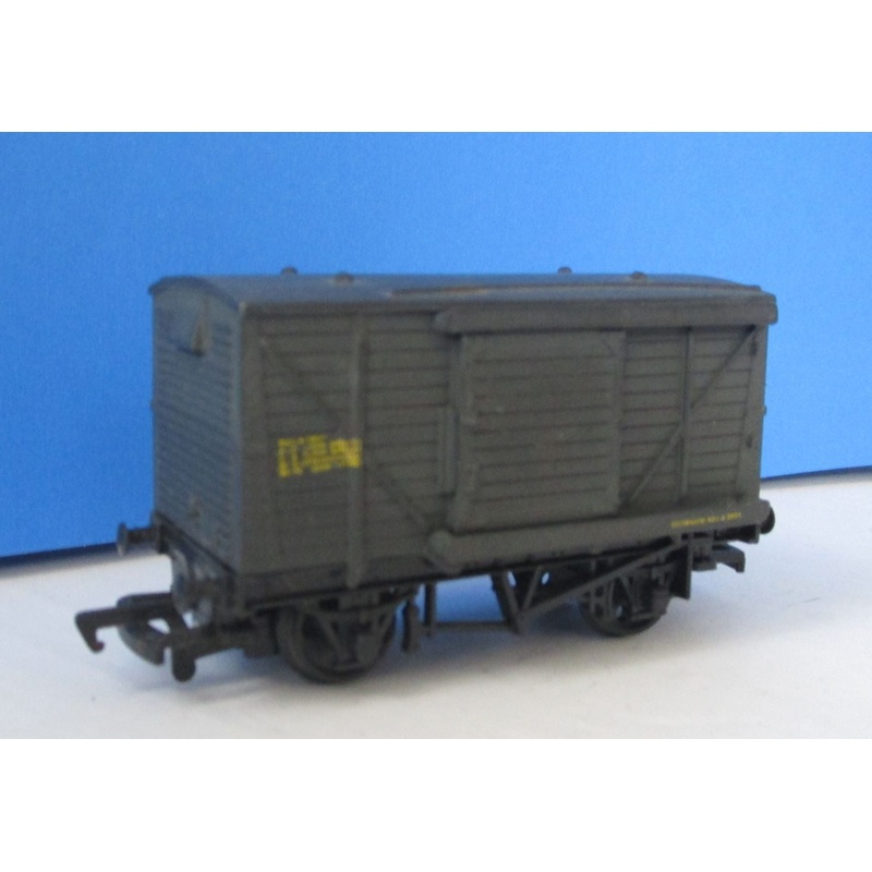 37138-P01 MAINLINE 12 Ton Vent van – repainted in grey – UNBOXED