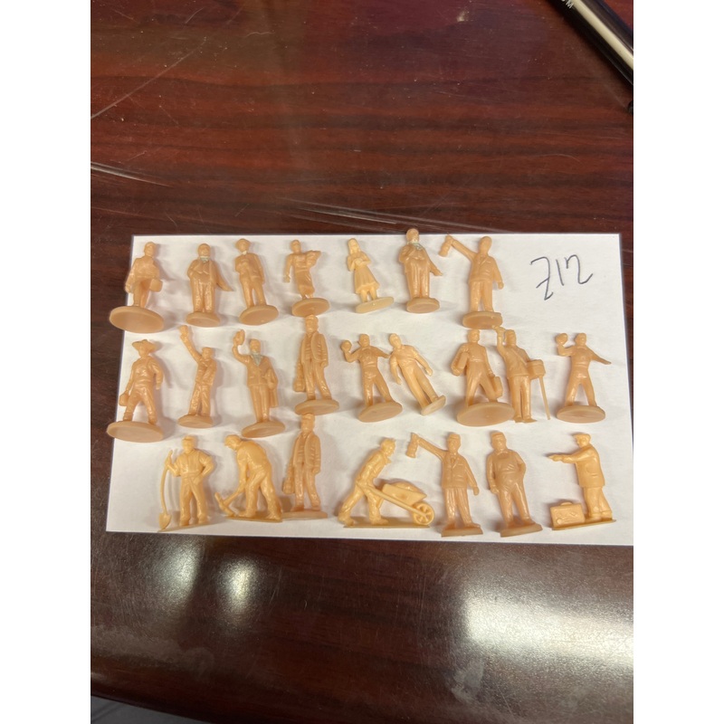 HO scale unpainted figures pack z12
