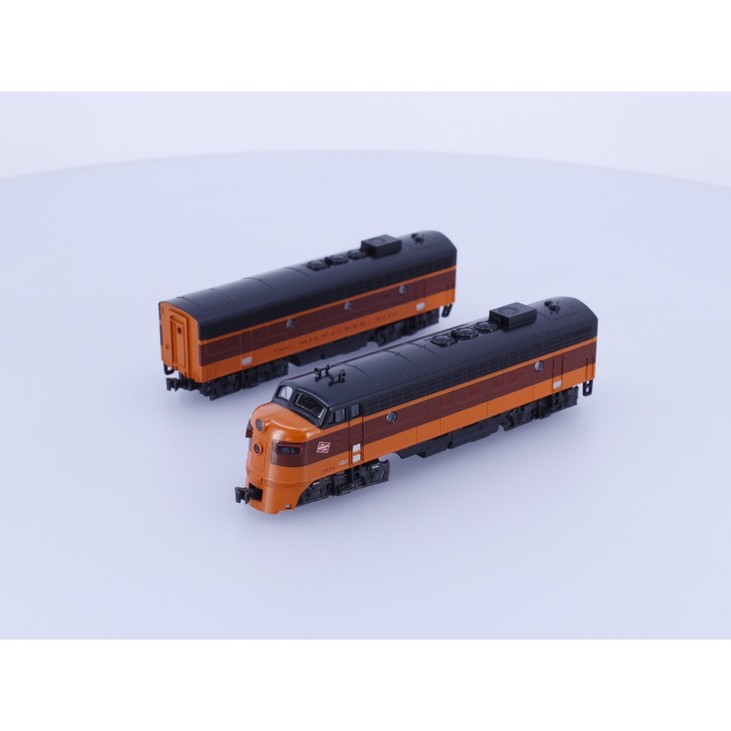 Kato 106-0430 N EMD FP7A/F7B Diesel Locomotives Set Milwaukee Road (MILW) 95A/95B Analog DC (#2)