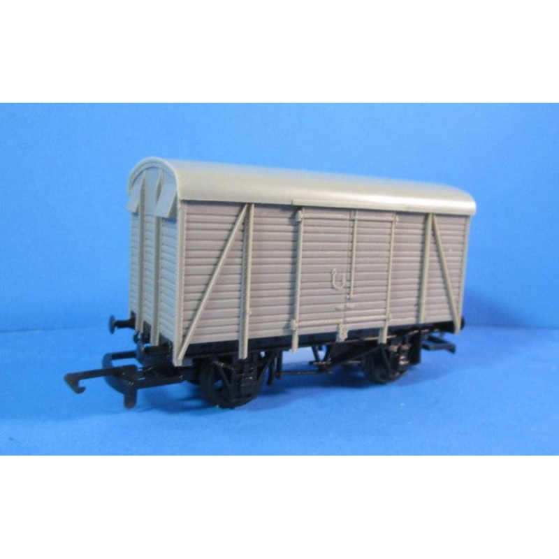 A012 DAPOL Unpainted Double Vent Van – UNBOXED